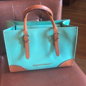 Authentic Dooney &Burke Tote. Excellent condition!